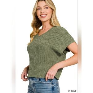 Zenana Textured Knit V-Neck Crop Light Olive Ribbed Short-Sleeve Loose Sweater